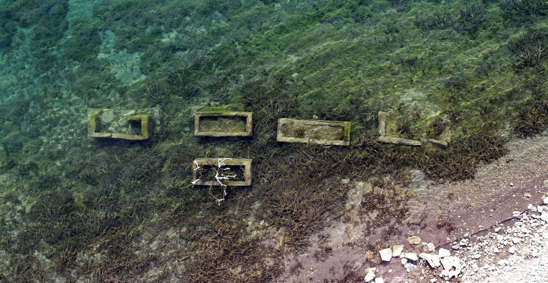 Pusat Barajı’nda su tamamen çekildi! Maden köyü ve mezarlık 16 yıl sonra ortaya çıktı 14